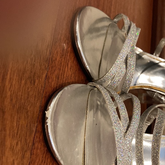 Shiny Silver slip on Heels with a clear heel and glitter straps - Picture 3 of 7